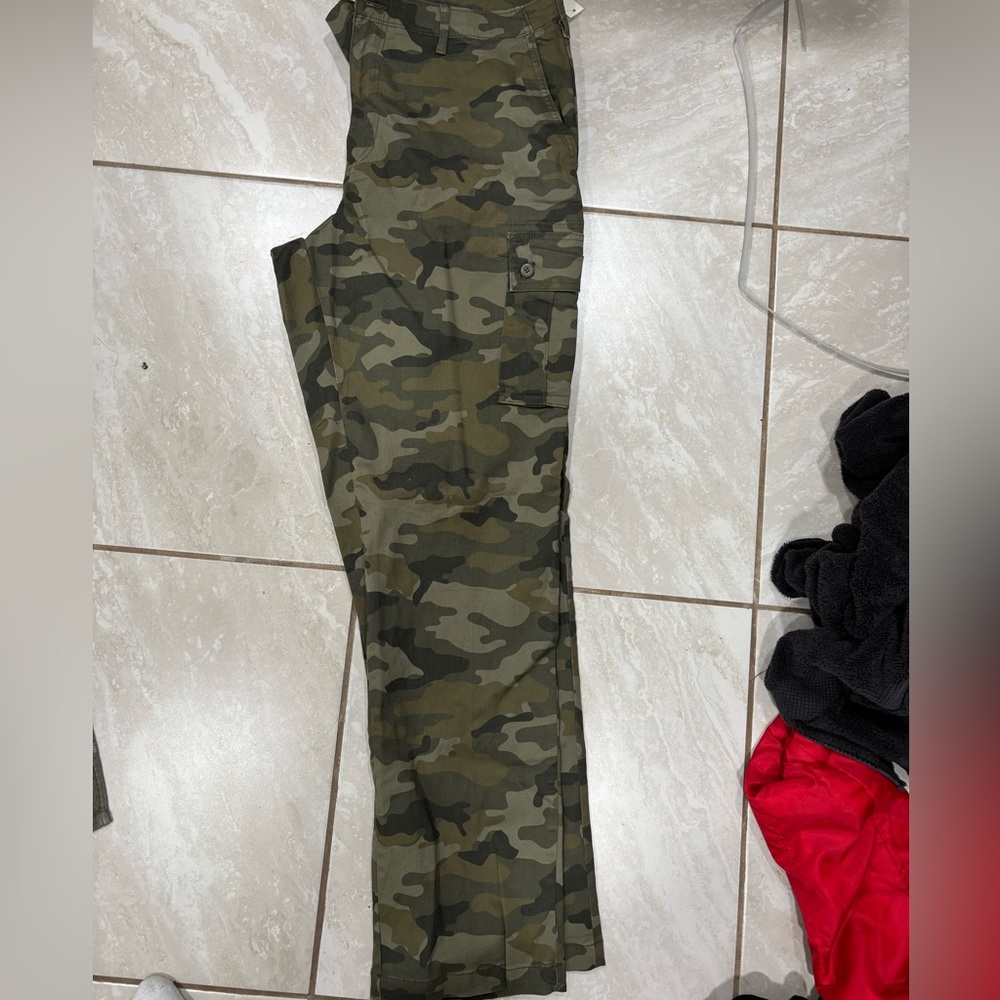 Amazon Essentials Camouflage Cargo Pants